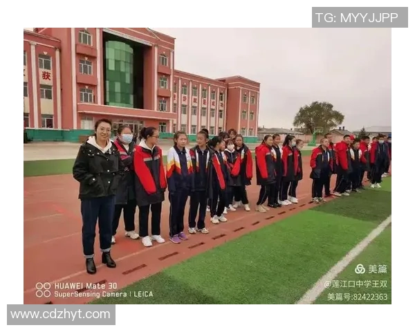 鲁能与力帆女球迷激情对决展现足球魅力与青春风采