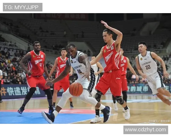 CBA焦点战广东队迎战辽宁队巅峰对决引发球迷热议 CBA焦点战广东队迎战辽宁队巅峰对决引发球迷热议